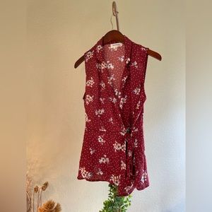 Flower sleeveless tie blouse